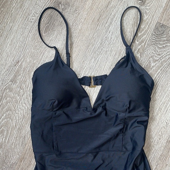 Summer Salt size 8 The  Wave swimming suit v neck black once piece - Picture 3 of 7